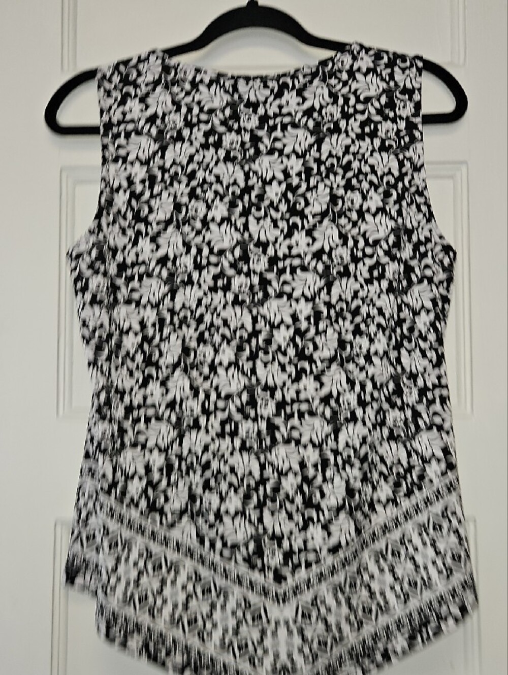 WHBM Black and White Floral Border Tank Top Med - Picture 5 of 8